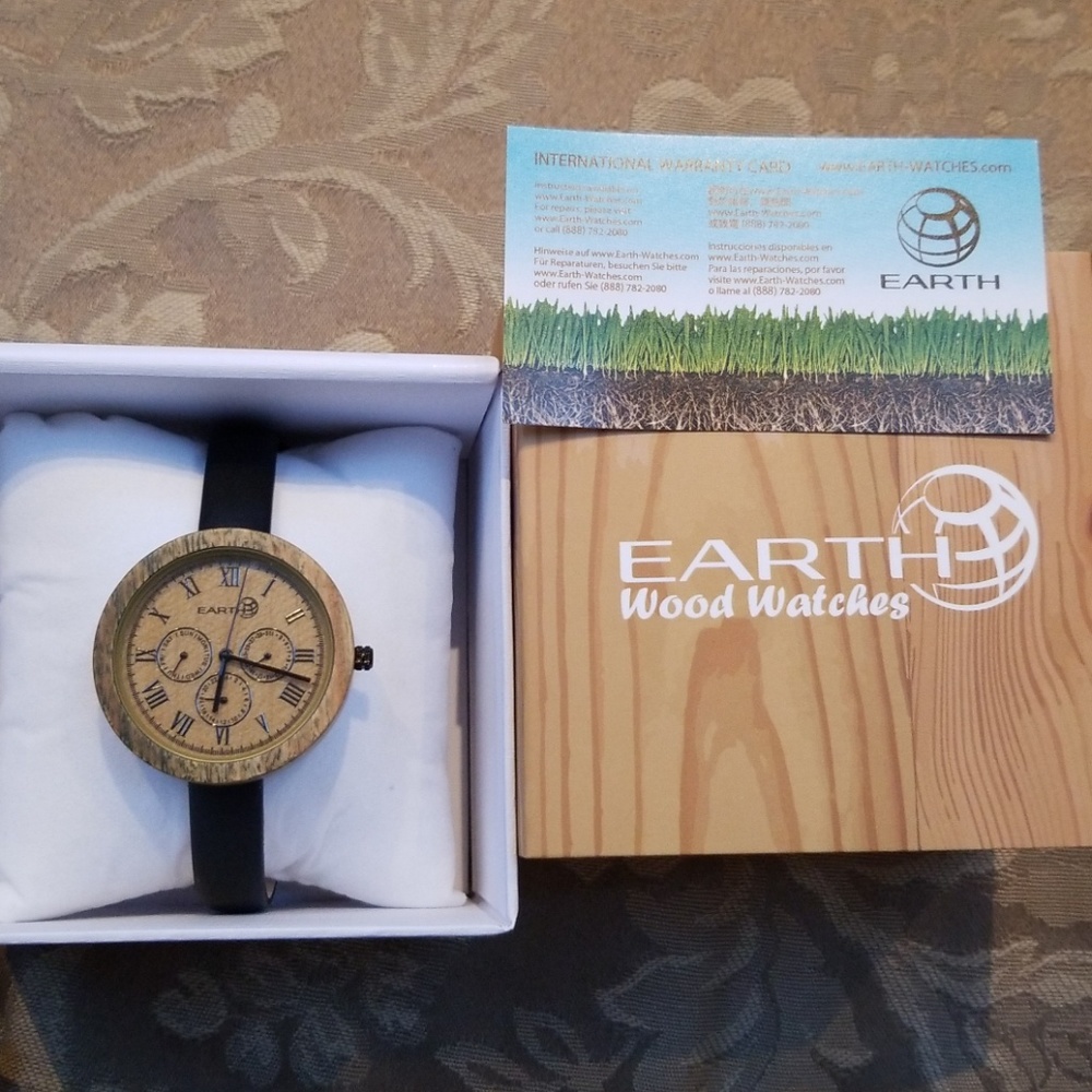 🚨SALE🚨NIB Earth Wood Watch